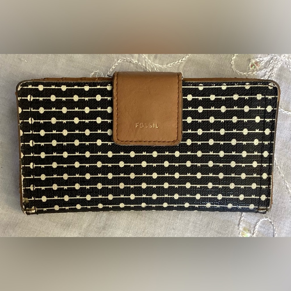 Fossil Logan RFID Tab Clutch Dot Pattern Wallet with Brown Accent